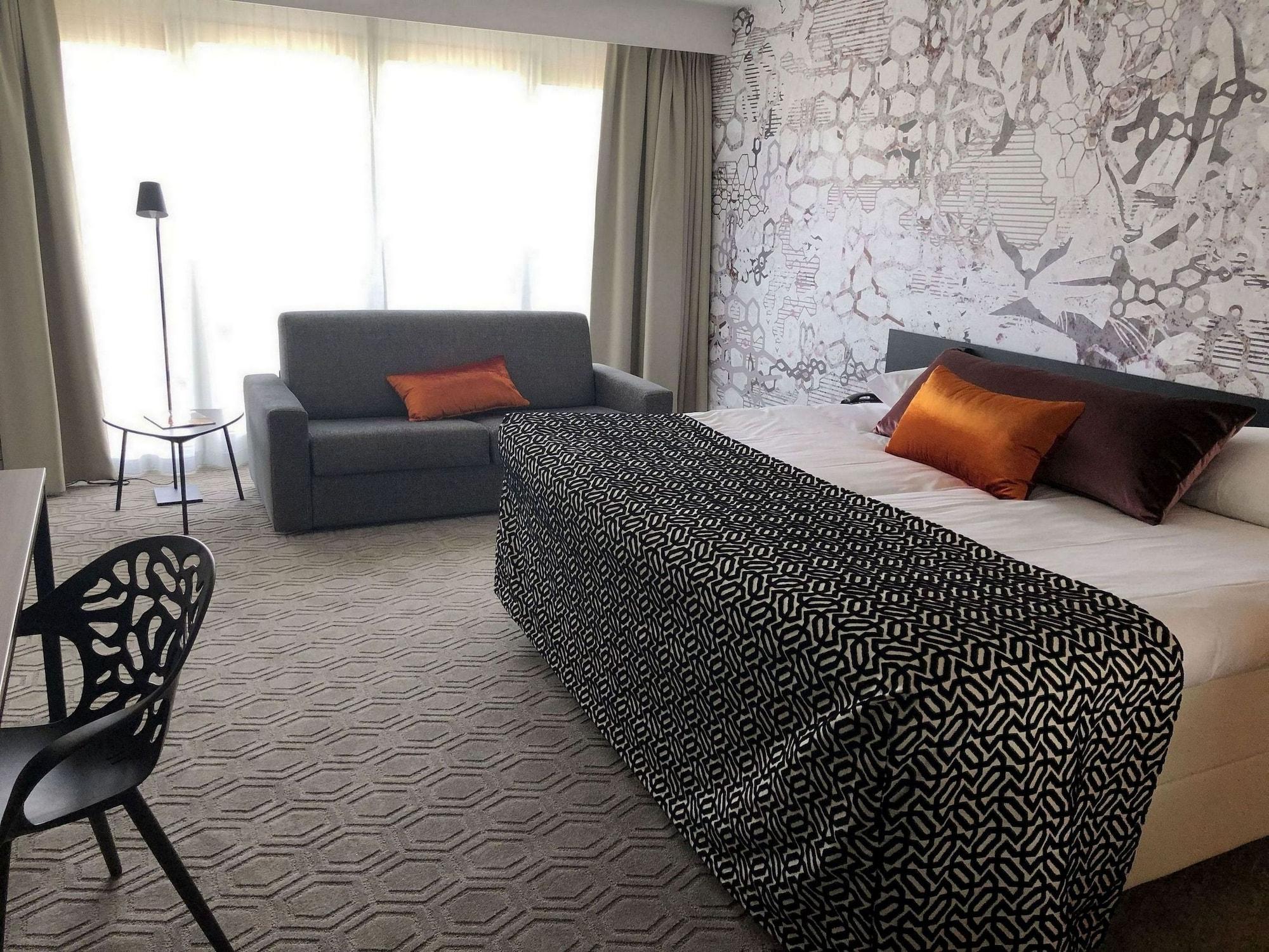Hotel Van Der Valk Маастрихт Екстериор снимка